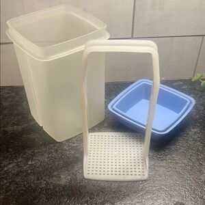 PICKLE LOVERS 2Qt vintage Tupperware Blue and White Pick-a-Deli pickle and olive